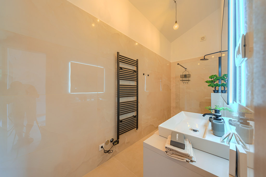 Room 1 Villa Olive Court